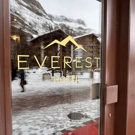 Everest Отель