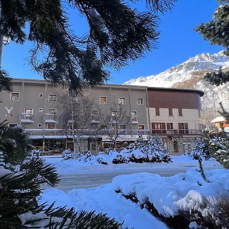 Hotel Everest 3*