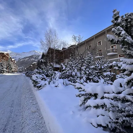 Everest Hotel