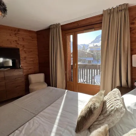 Everest Hotel