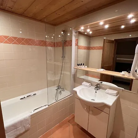 Everest Hotel 3*