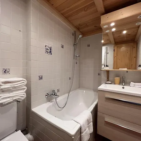 Everest Hotel 3*