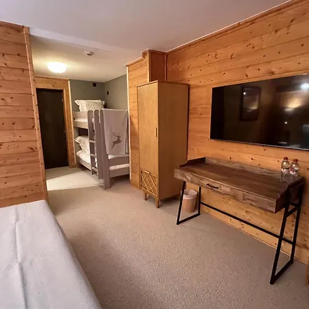 Everest Hotel
