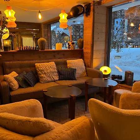 Everest Hotel 3*